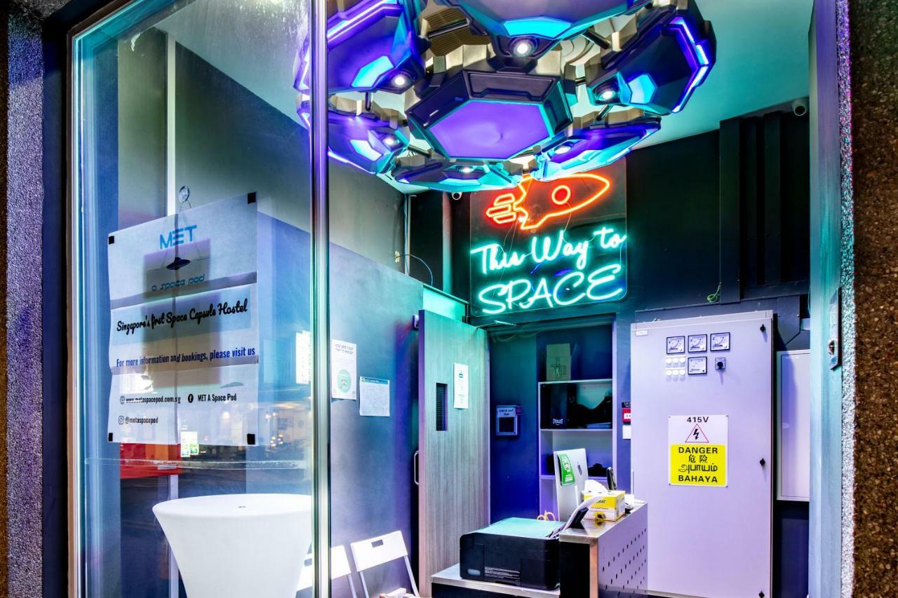 Met A Space Pod At Arab Street Singapore Exterior photo